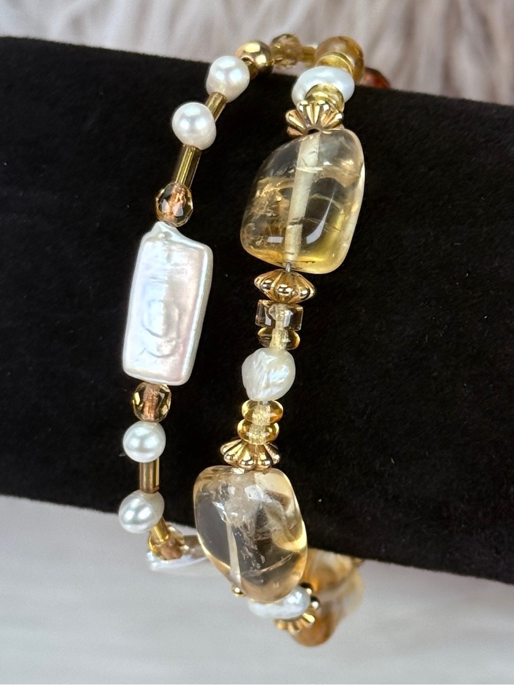 Beautiful earthy colors, faux pearl, etched, silvertone, costume chic bracelet